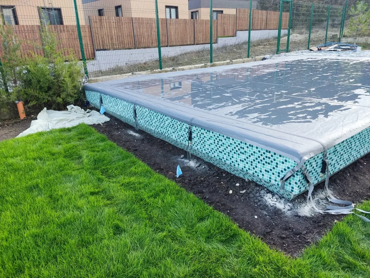 Батутное покрывало на бассейне в Минусинске